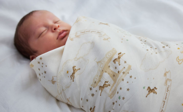 ガーゼのスワドル